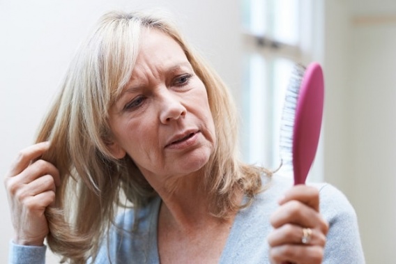 Menopozda saç dökülmesi nasıl azaltılabilir